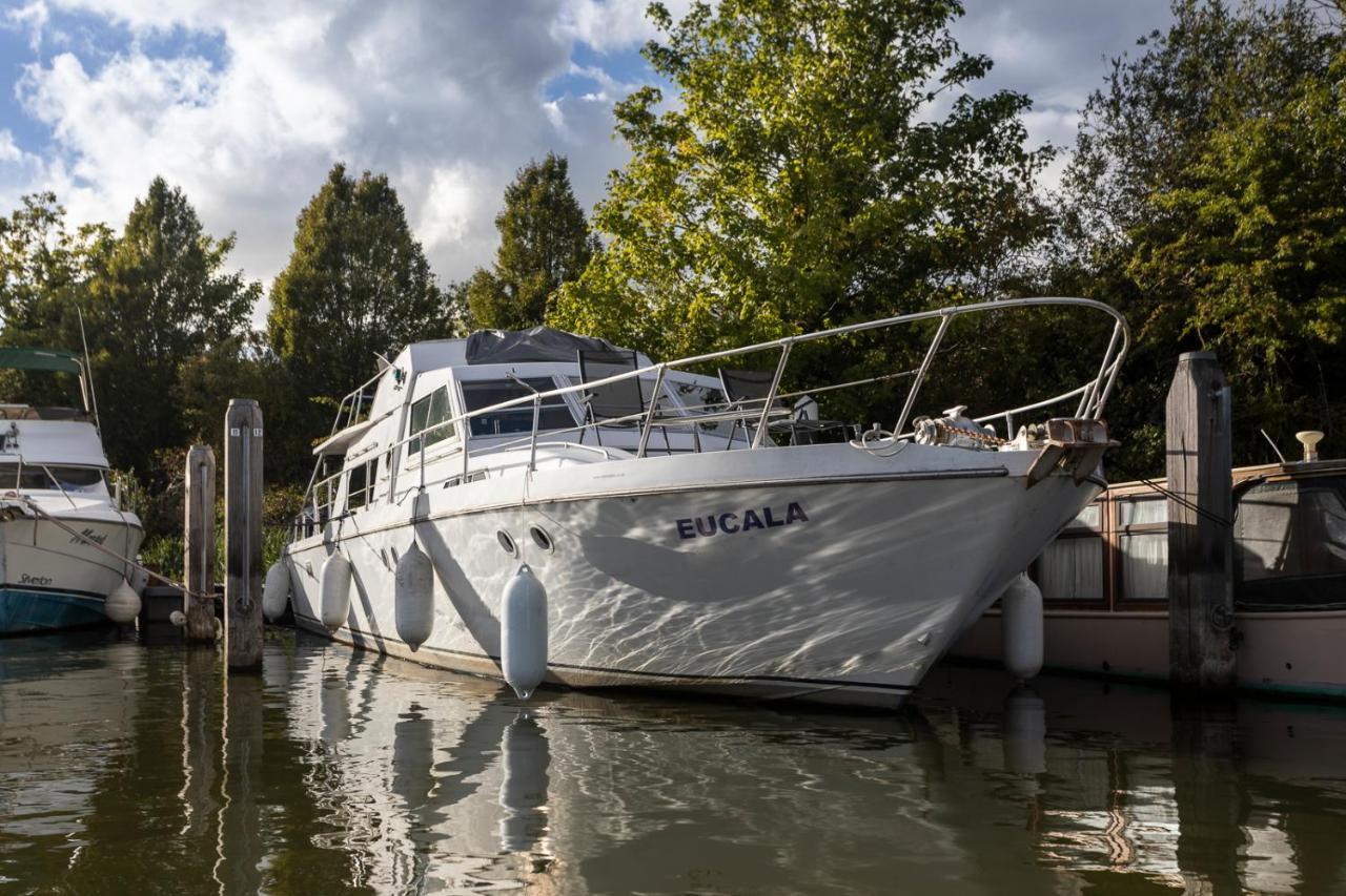 Eucala Motor Yacht Ξενοδοχείο East Molesey Εξωτερικό φωτογραφία